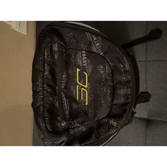 Under Armour Unisex-Adult Stephen Curry 30 Undeniable Backpack, Black and Yellow - Picture 3 of 9